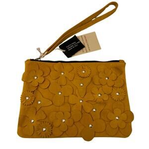 Punto Fibbia Genuine Leather Flower Wristlet